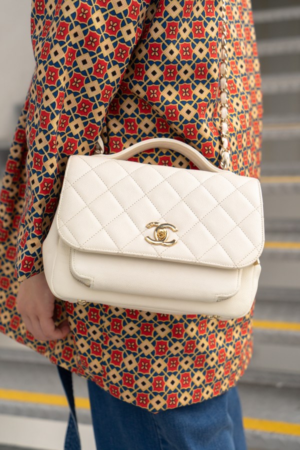 Style-Theory-Bags-How-to-Spot-A-Counterfeit-Bag-Chanel-Business-Affinity-Medium-Flap-Bag-White